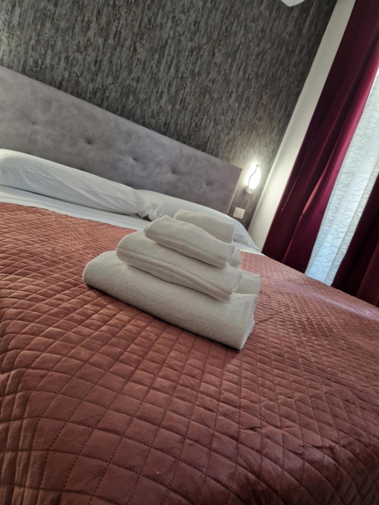 Eden Hotel Lamezia Terme Bagian luar foto